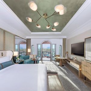 Deluxe Garden View King Room Balcony